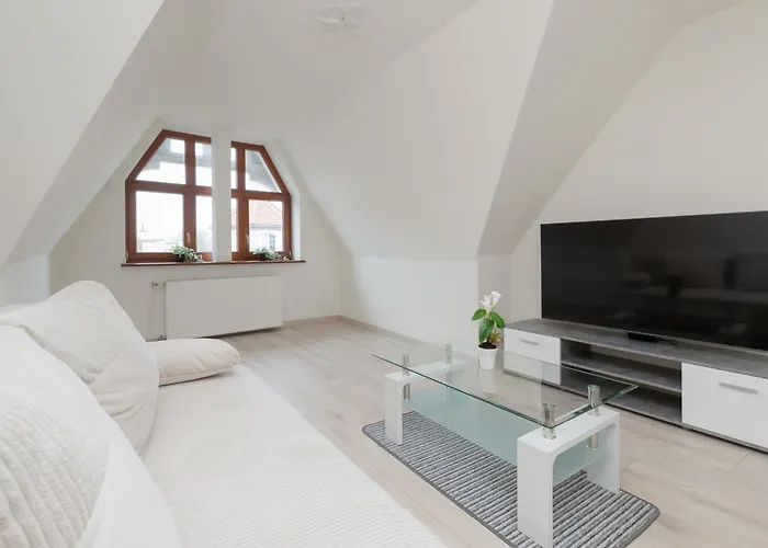 Grunwaldzka Bright With Balcony By Renters Apartment *